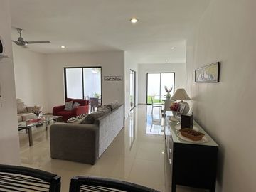 Casa en Venta en Privada Salvia, Floresta Mérida Yucatán.