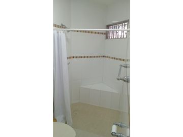 Venta de Casa con 3 pisos en Hato Pintado