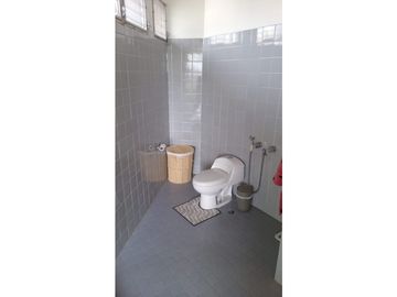Venta de Casa con 3 pisos en Hato Pintado