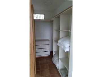 Venta de Casa con 3 pisos en Hato Pintado