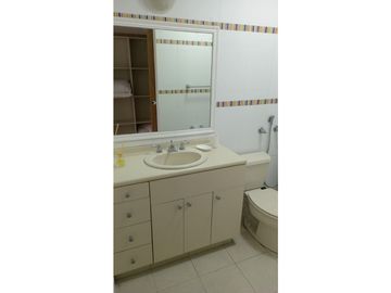 Venta de Casa con 3 pisos en Hato Pintado
