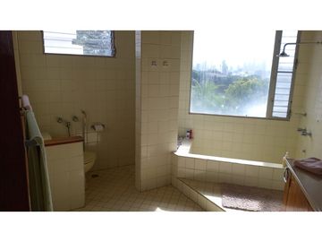 Venta de Casa con 3 pisos en Hato Pintado