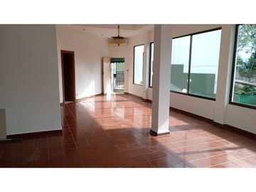 Venta de Casa con 3 pisos en Hato Pintado