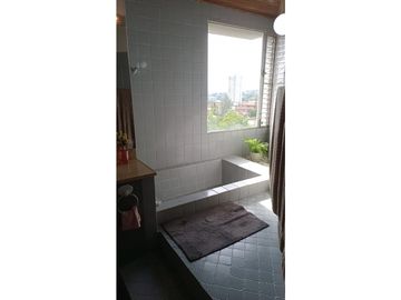 Venta de Casa con 3 pisos en Hato Pintado