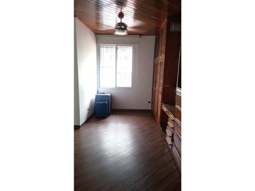 Venta de Casa con 3 pisos en Hato Pintado