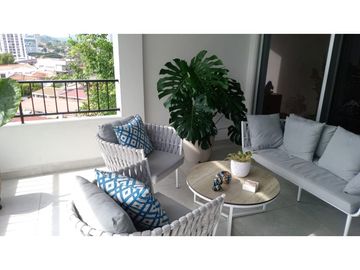 Venta de Casa con 3 pisos en Hato Pintado