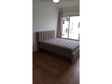 Venta de Casa con 3 pisos en Hato Pintado