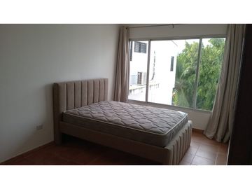 Venta de Casa con 3 pisos en Hato Pintado