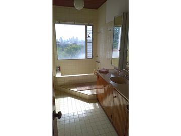 Venta de Casa con 3 pisos en Hato Pintado