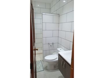 Venta de Casa con 3 pisos en Hato Pintado