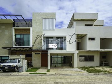 CASA EN VENTA EN CANCÚN AQUA RESIDENCIAL