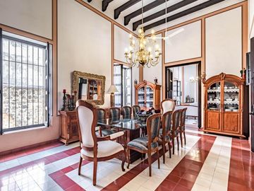 CASA EN VENTA EN CUERNAVACA, EN UN NIVEL, ESTILO HACIENDA YUCATECA, ENTORNO ARBOLADO