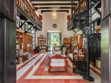 CASA EN VENTA EN CUERNAVACA, EN UN NIVEL, ESTILO HACIENDA YUCATECA, ENTORNO ARBOLADO
