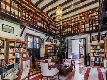 CASA EN VENTA EN CUERNAVACA, EN UN NIVEL, ESTILO HACIENDA YUCATECA, ENTORNO ARBOLADO