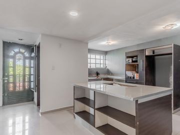 Casa Renta en Av. Circunvalacio?n Pte. 17 Ciudad Brisa, Naucalpan de Jua?rez