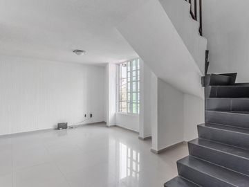 Casa Renta en Av. Circunvalacio?n Pte. 17 Ciudad Brisa, Naucalpan de Jua?rez