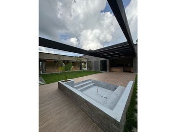 Se vende espectacular finca sector aeropuerto para estrenar