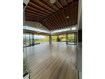 Se vende espectacular finca sector aeropuerto para estrenar