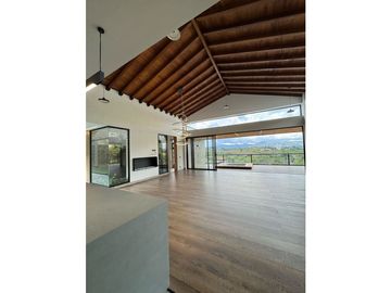 Se vende espectacular finca sector aeropuerto para estrenar
