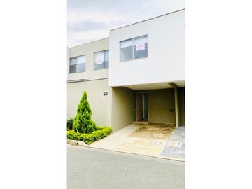 CASA VENTA CIUDAD COUNTRY ⬆2 NIVELES 117M2 🛌3 🚽3🚘2PRP AL
