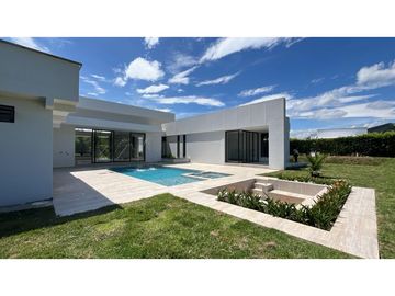 Espectacular casa campestre en venta / Malabar Cerritos