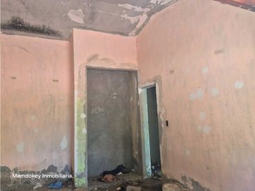 VENTA DE CASA A RECICLAR EN CALLE MARIANO GOMEZ- RIVADAVIA