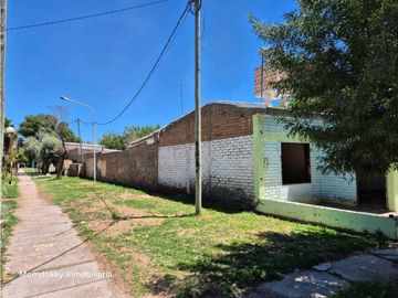 VENTA DE CASA A RECICLAR EN CALLE MARIANO GOMEZ- RIVADAVIA