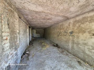 VENTA DE CASA A RECICLAR EN CALLE MARIANO GOMEZ- RIVADAVIA
