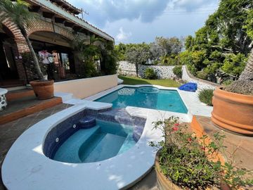Casa en Fraccionamiento en Hacienda Tetela Cuernavaca - CRB-1244-Fr