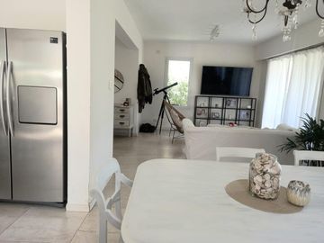 Casa con pileta en venta en Santa Guadalupe