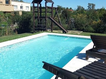 Casa con pileta en venta en Santa Guadalupe