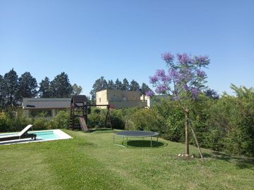 Casa con pileta en venta en Santa Guadalupe