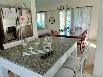 Casa con pileta en venta en Santa Guadalupe