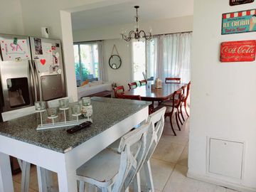 Casa con pileta en venta en Santa Guadalupe