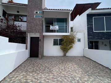 CASA EN VENTA/RENTA   CON RECAMARA EN PLANTA BAJA