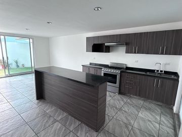 CASA EN VENTA/RENTA   CON RECAMARA EN PLANTA BAJA