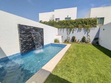 Casa de un nivel con alberca privada cerca del centro de Yautepec, Mor