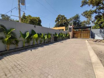 Casa de un nivel con alberca privada cerca del centro de Yautepec, Mor