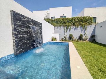 Casa de un nivel con alberca privada cerca del centro de Yautepec, Mor