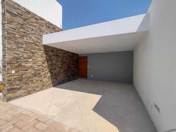 Casa de un nivel con alberca privada cerca del centro de Yautepec, Mor