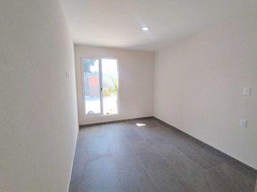 Casa de un nivel con alberca privada cerca del centro de Yautepec, Mor