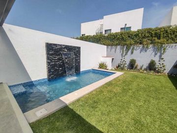 Casa de un nivel con alberca privada cerca del centro de Yautepec, Mor