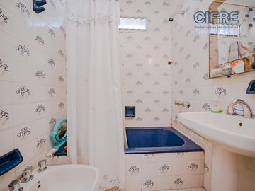Departamento en Flores de 4 ambientes al contra frente muy luminoso con 3 baños