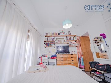 Departamento en Flores de 4 ambientes al contra frente muy luminoso con 3 baños