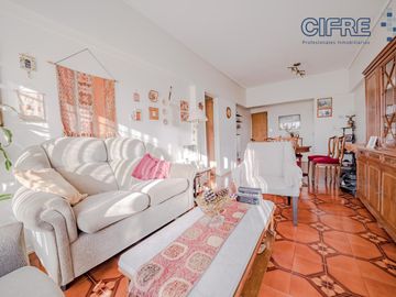 Departamento en Flores de 4 ambientes al contra frente muy luminoso con 3 baños