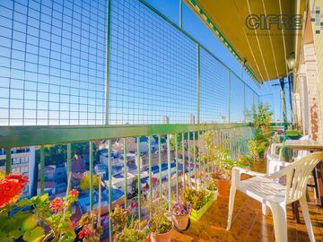 Departamento en Flores de 4 ambientes al contra frente muy luminoso con 3 baños
