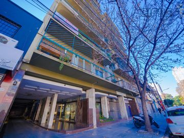 Departamento en Flores de 4 ambientes al contra frente muy luminoso con 3 baños