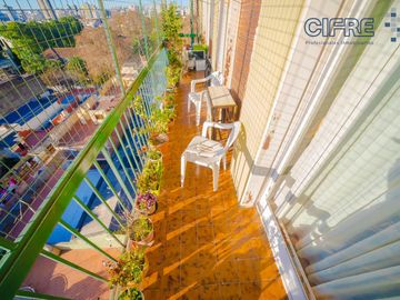 Departamento en Flores de 4 ambientes al contra frente muy luminoso con 3 baños