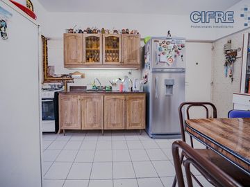 Departamento en Flores de 4 ambientes al contra frente muy luminoso con 3 baños