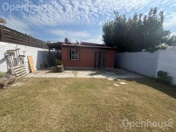 VENTA - CASA EN EL CENTRO DE PILAR  -REFACCIONADA